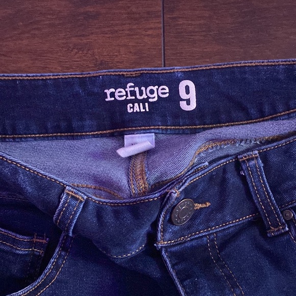 Refuge Cali Ripped Jean Shorts (Size 9) - Picture 3 of 3